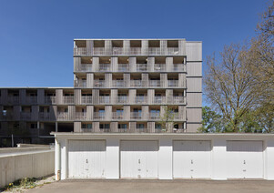 Balkone und große Fensterflächen der NUWOG Wohnanlage in Neu‑Ulm