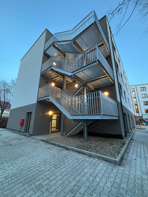 Außenansicht mit Treppenturm des Seniorenzentrums Bad Schussenried