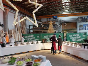 Das Foto zeigt die Buffetsituation auf der SCHMID Weihnachtsfeier 2025