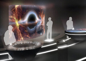 Das Bild zeigt einen Ausstellungsraum des zukünftigen Forums der Astronomie in Laupheim. An der Wand ist eine große Abbildung aus dem Weltraum zu sehen. Außerdem zwei Standobjekte, die einen Sachverhalt darstellen.