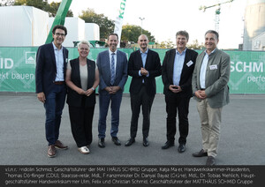 Das Foto zeigt ein Gruppenbild auf der Jahresbegegnung der Handwerkskammer Ulm 2026. Von Links nach Rechts: v.l.n.r.: Fridolin Schmid, Geschäftsführer der MATTHÄUS SCHMID Gruppe, Katja Maier, Handwerkskammer-Präsidentin, Thomas Dörflinger (CDU), Staatssekretär, MdL, Finanzminister Dr. Danyal Bayaz (Grüne), MdL, Dr. Tobias Mehlich, Hauptgeschäftsführer handwerkskammer Ulm, Felix und Christian Schmid, Geschäftsführer der MATTHÄUS SCHMID Gruppe