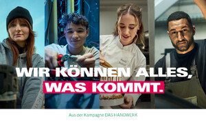 Kampagnenmotiv von „DAS HANDWERK“ mit vier Personen aus unterschiedlichen Gewerken. Zu sehen sind Tätigkeiten aus Handwerk, Technik und Lebensmittelhandwerk. Im Mittelpunkt steht der Slogan „Wir können alles, was kommt“, der die Vielseitigkeit und Zukunftsfähigkeit des Handwerks betont.